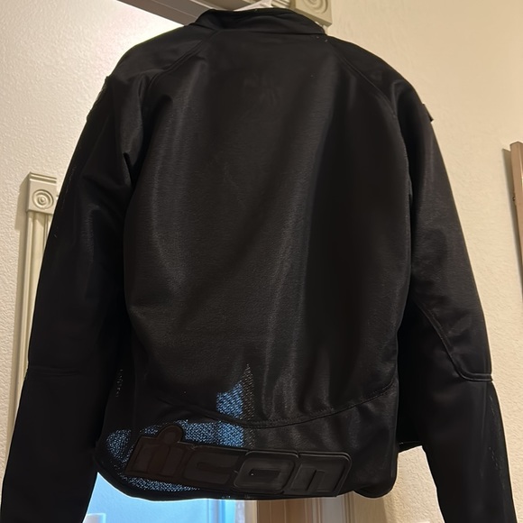 Icon stealthhooligan XL motorcycle jacket-barely worn looks brand new. - Picture 6 of 7